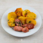 Картофель жареный с луком, сосисками 200гр